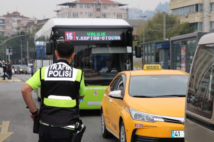 Kocaeli’de Sigara İçen Sürücülere 36 Bin 567 Tl İdari Para Cezası Kesildi