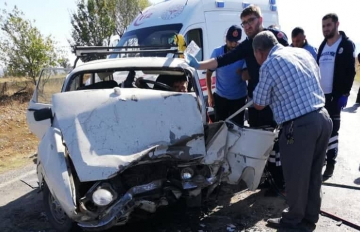Çavdarhisar’da Trafik Kazası:3 Yaralı