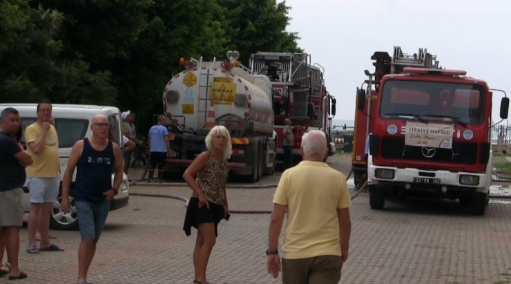 Belçikalıların Kaldığı Yazlık Sitede Korkutan Yangın