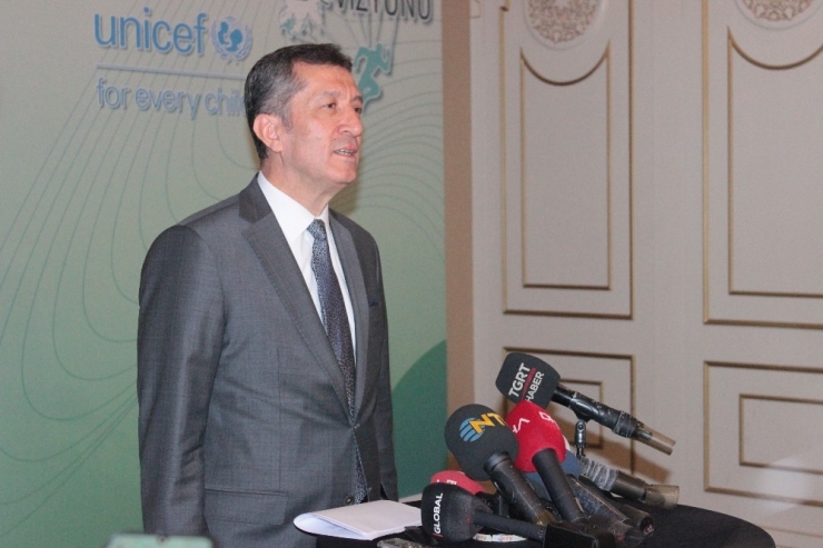 Milli Eğitim Bakanı Selçuk: "4+4+4 Konusunda Aynı Sene 1’inci Sınıfa Kayıt Olmasından Kaynaklı Kısmi Bir Öğrenci Artışı Var. Milli Eğitim Bakanlığı Olarak Gerekli Çalışmaları Yapıyoruz”