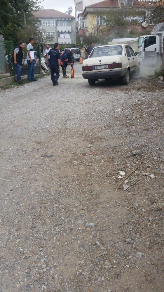 Park Halindeyken Alev Alan Araç Paniğe Neden Oldu
