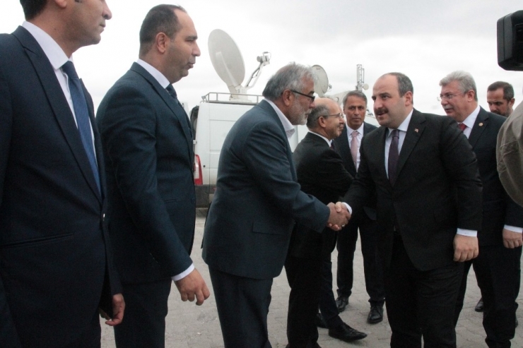 Bakan Varank: "Türkiye’nin Yarınlarını Hiç Kimseye İpotek Ettirmeyiz”