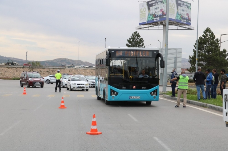 Direksiyon Başında Sigara İçenlere, 153 Tl Para Cezası Uygulandı