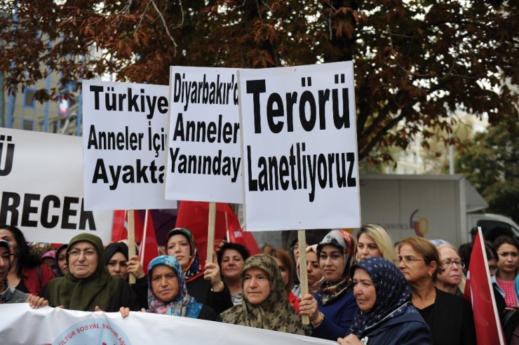 Stk Kadın Temsilcilerinden, Diyarbakır’daki Annelere Destek