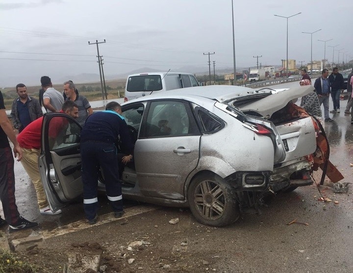 Sungurlu’da Otomobil İle Minibüs Çarpıştı: 5 Yaralı