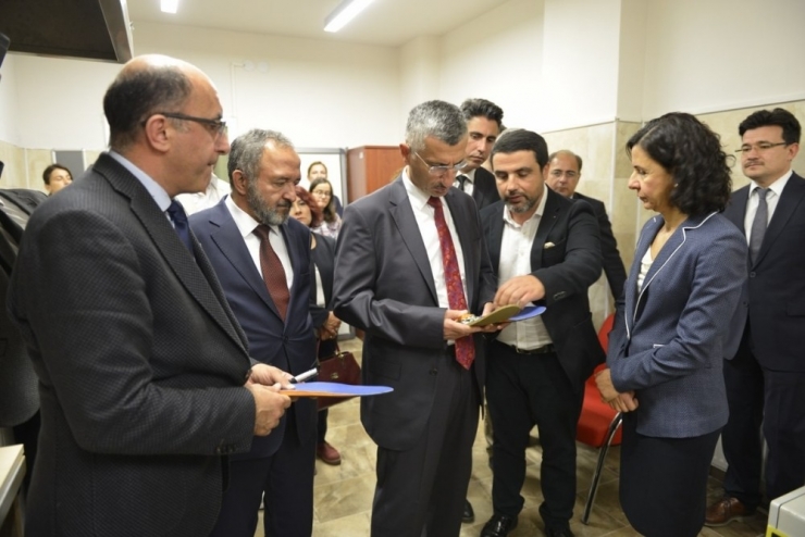 Vali Bektaş, Obezite Ve Diyabet Uygulama Ve Araştırma Merkezi’ni İnceledi