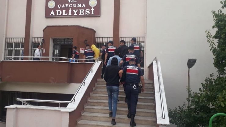 Akü Hırsızları Yakayı Ele Verdi