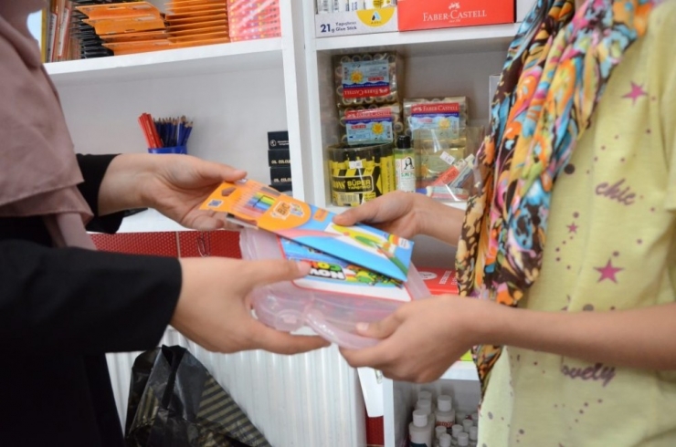 Belediyeden Öğrencilere Kırtasiye Malzemesi Desteği