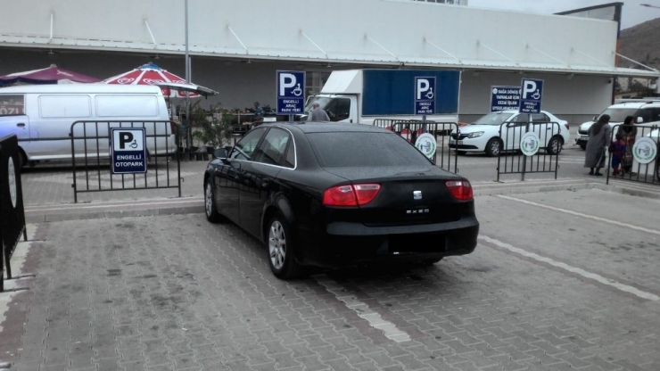 Engelli Parkına Araç Bırakanlara Ceza
