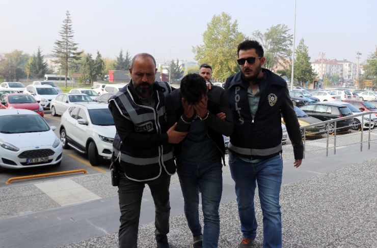 Bolu’da Tuvaletinde, Gece Saklandığı İş Yerini Soyan Hırsız Adliyeye Sevk Edildi