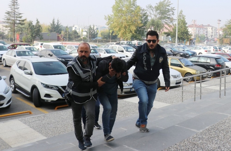 Bolu’da Tuvaletinde, Gece Saklandığı İş Yerini Soyan Hırsız Adliyeye Sevk Edildi