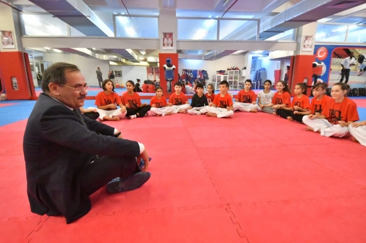 Demir: "Çocuklarımızı Kötü Alışkanlıklardan Korumak İçin Spora Yönlendirmeliyiz"