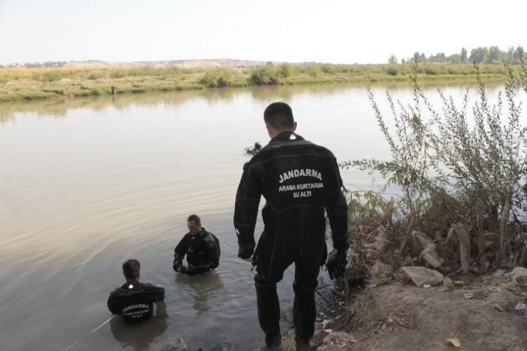 Dicle Nehri’ne Atladığı İddia Edilen Şahıs İzmir’de Bulundu