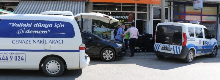 Otel Odasında Ölü Bulundu