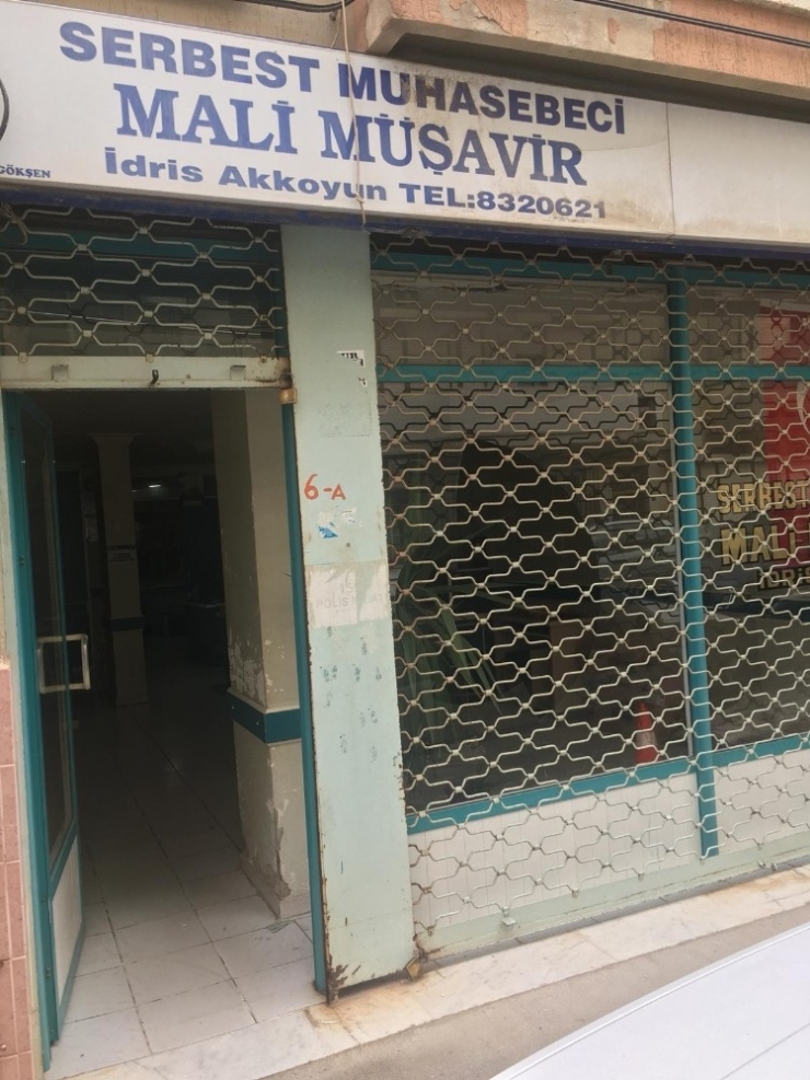 Ak Parti’nin Eski Menemen İlçe Başkanının İş Yerine Taşlı Saldırı