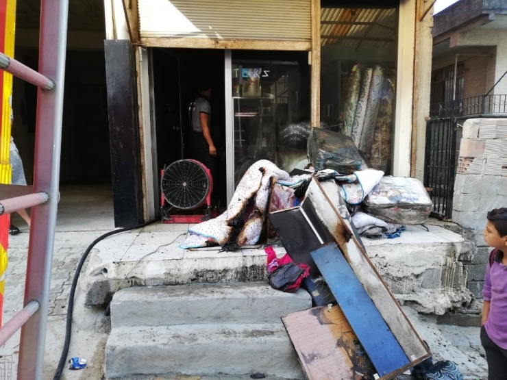 Hatay’da İş Yeri Yangını