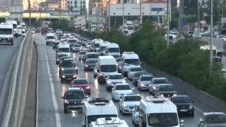 E-5’te Deprem Trafiği Havadan Görüntülendi