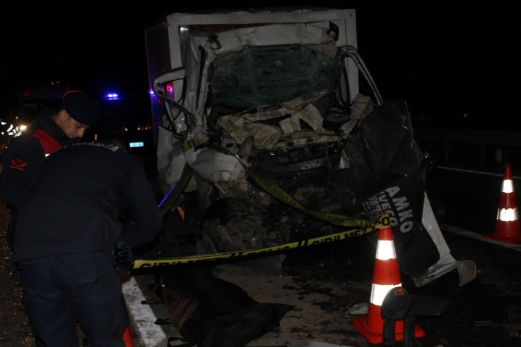 Kütahya’da Kamyonet Kamyona Çarptı: 1 Ölü