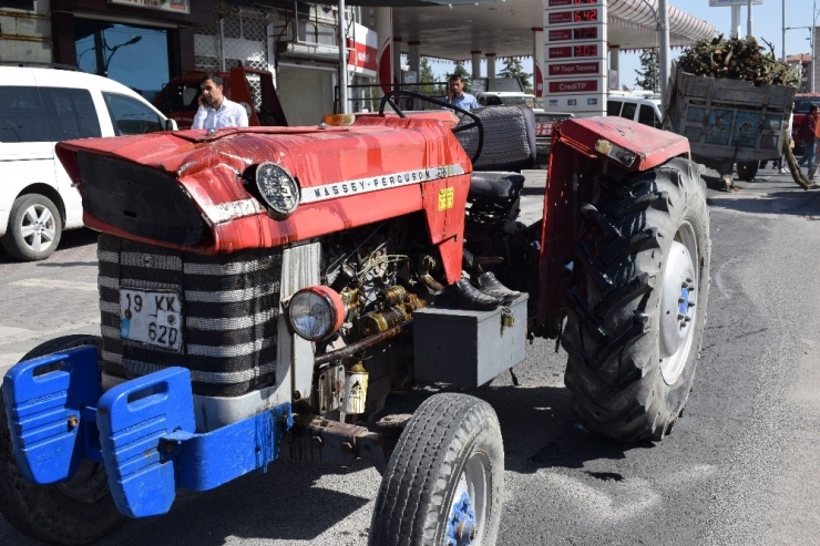 Malatya’da Odun Yüklü Traktör Devrildi: 1 Yaralı