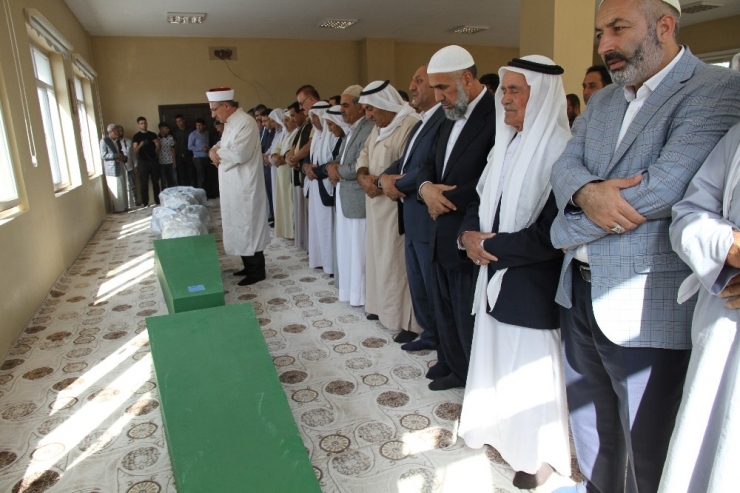 Trafik Kazasında Ölen 4 Kardeş Yan Yana Toprağa Verildi