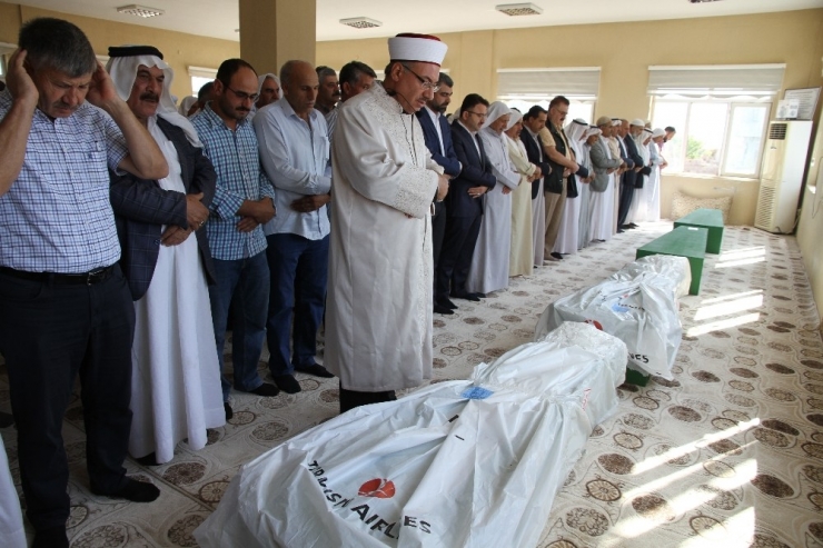 Trafik Kazasında Ölen 4 Kardeş Yan Yana Toprağa Verildi