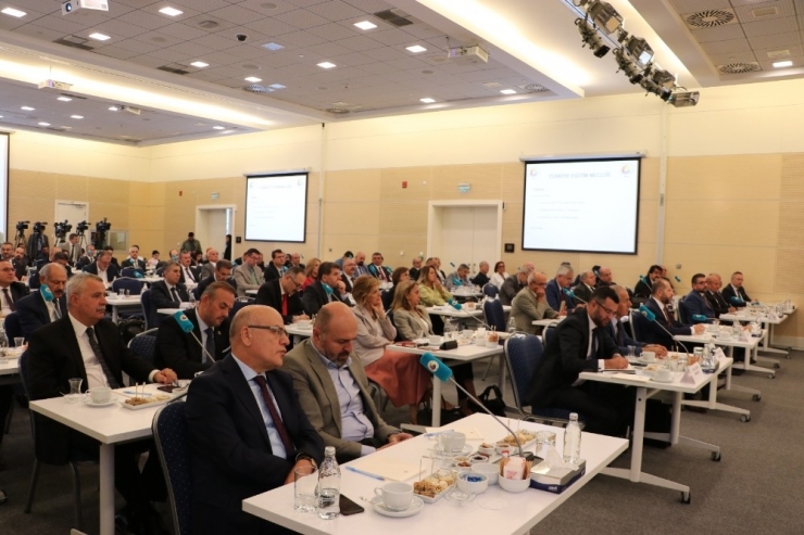 Bakan Selçuk: "Okullarımızdaki Dallar Arasında Örtüşmeyi Sağlayamazsak Burada Sahici Bir Ekonomi - Eğitim İlişkisi Kuramayız"