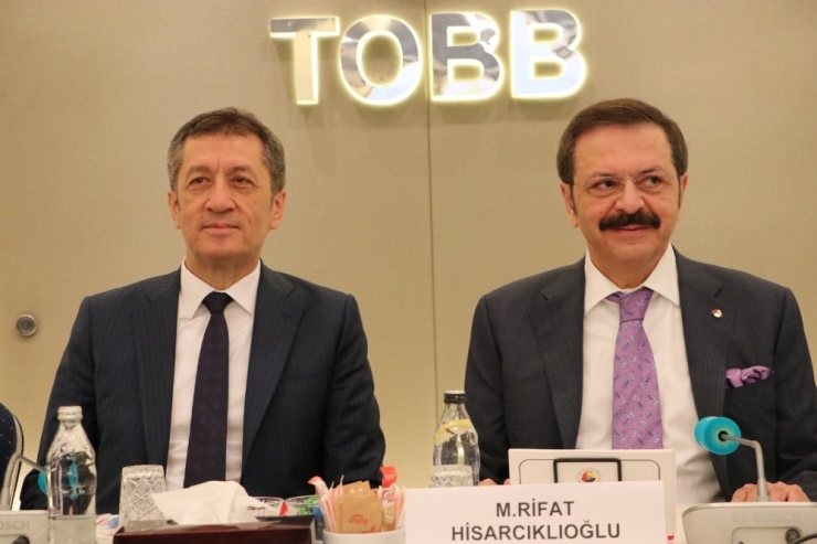 Bakan Selçuk: "Okullarımızdaki Dallar Arasında Örtüşmeyi Sağlayamazsak Burada Sahici Bir Ekonomi - Eğitim İlişkisi Kuramayız"