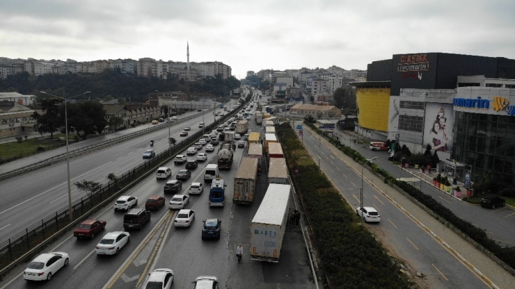 E-5’te Tır Çilesi Havadan Görüntülendi