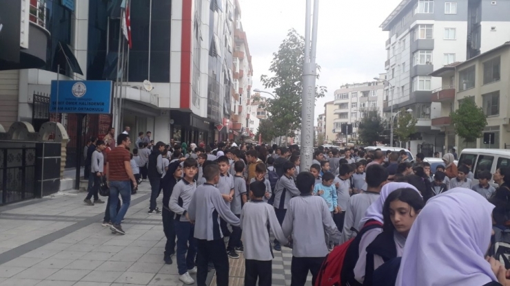 Okulda ’Deprem Paniği’