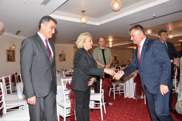 Vali Yazıcı’dan Müdür Zeybek’e Veda Yemeği