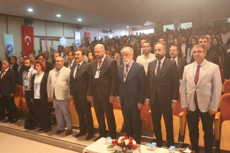 Van Yyü’de "Uluslararası Türkoloji Araştırmaları Sempozyumu" Başladı