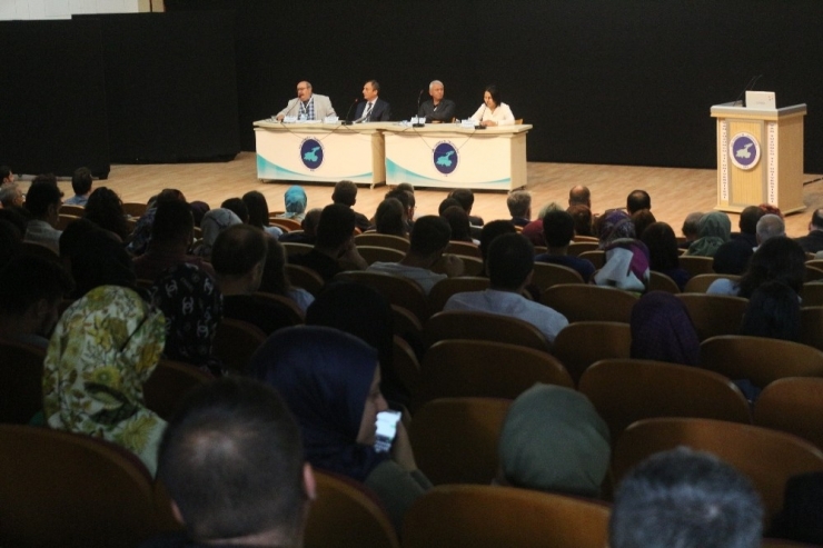 Van Yyü’de "Uluslararası Türkoloji Araştırmaları Sempozyumu" Başladı