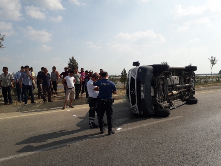 Adana’da Ambulans İle Otomobil Çarpıştı: 1’i Bebek 4 Yaralı