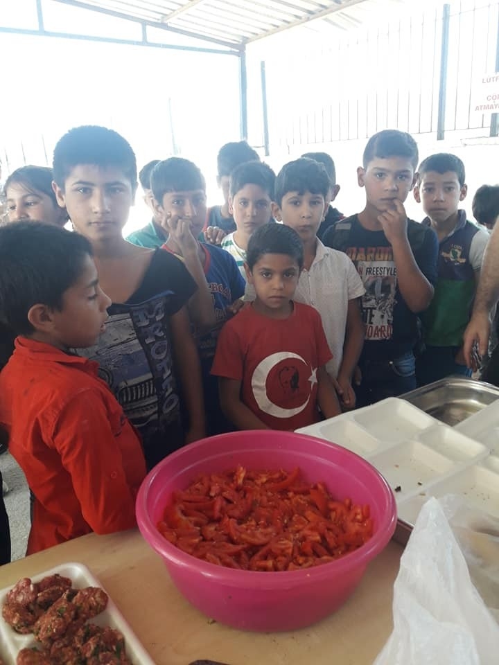 Çocuklar Devamsızlık Yapmasın Diye Muhtar Ocak Başına Geçti