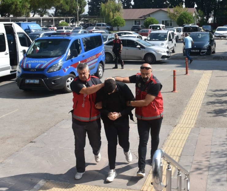 Balıkesir’de Polise Kafa Tutan 2 Şahıs Tutuklandı