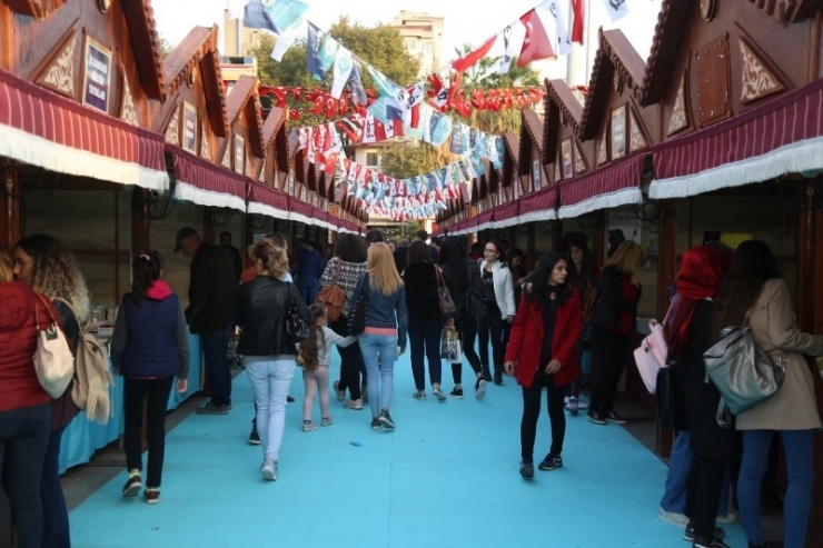 Chp’li Belediyenin "Kitap Günleri" Etkinliği Tasarruf Tedbirlerine Takıldı