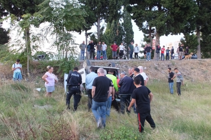 Ters Dönen Araçta Sıkışan Sürücü Güçlükle Çıkarıldı
