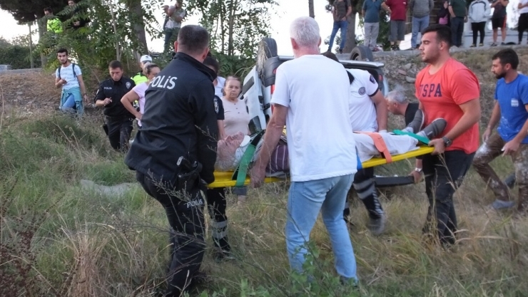 Ters Dönen Araçta Sıkışan Sürücü Güçlükle Çıkarıldı