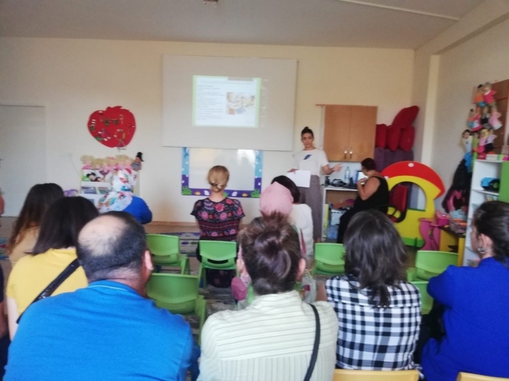 Biga Belediyesi Kreşlerinde Anne-babalara Seminer