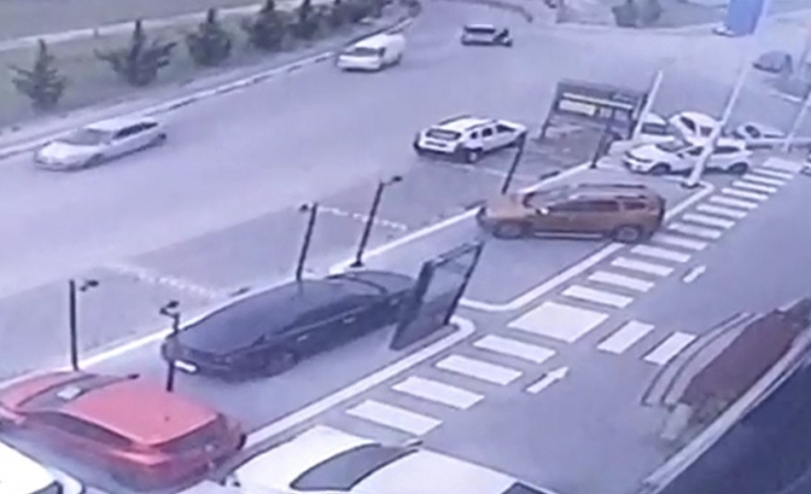 Hafif Ticarî Araç İle Motosiklet Böyle Çarpıştı: 1 Yaralı