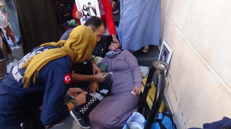 Annelerin Hdp Önündeki Evlat Nöbeti 25. Gününde