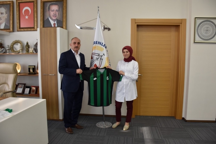 Başkan Kılıç, Sakaryaspor Formalarını Takdim Etti