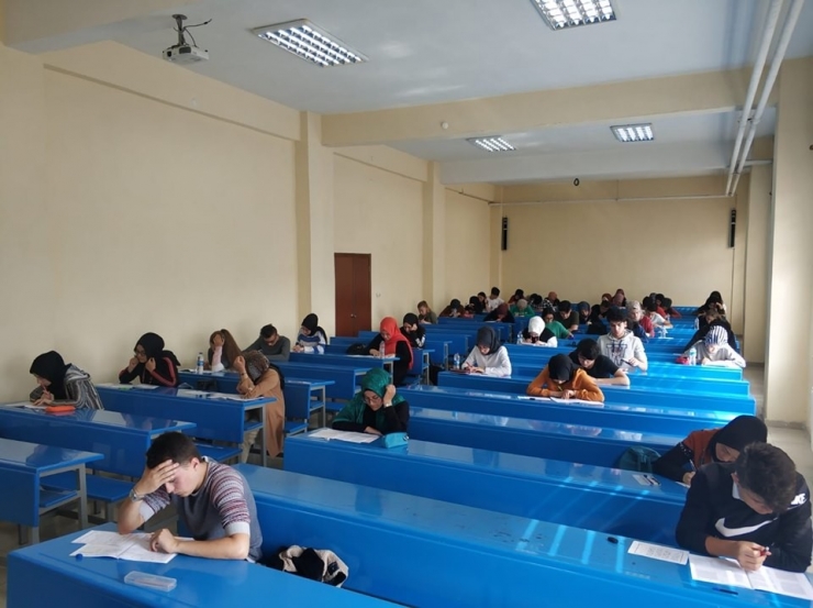 Emet’te ’Üniversiteye Giriş Deneme Sınavı’ Yapıldı