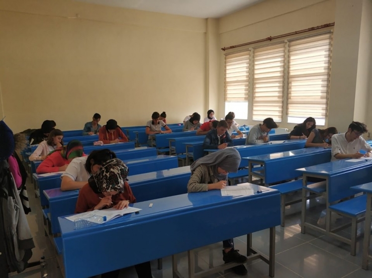 Emet’te ’Üniversiteye Giriş Deneme Sınavı’ Yapıldı