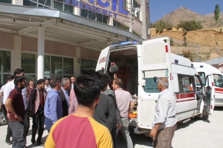 Öğrenci Servisi Devrildi: 6 Yaralı