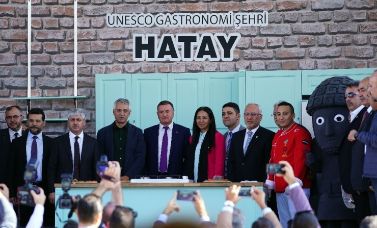 Lütfü Savaş: "Sporda Hatay Önemli Şehirlerden Biri Haline Geldi"