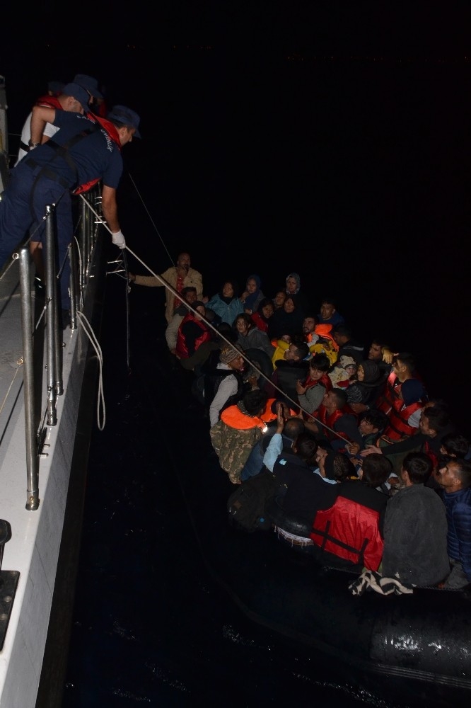 İzmir’de 143 Düzensiz Göçmen Yakalandı