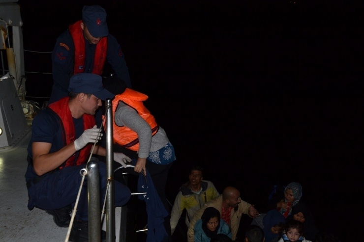 İzmir’de 143 Düzensiz Göçmen Yakalandı