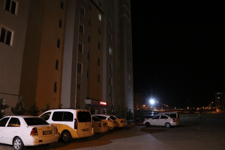 Kendini Bıçaklayarak İntihar Etmek İstedi