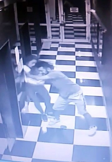 Arkadaşının İttiği Üniversiteli Genç Kız Asansör Boşluğuna Düştü